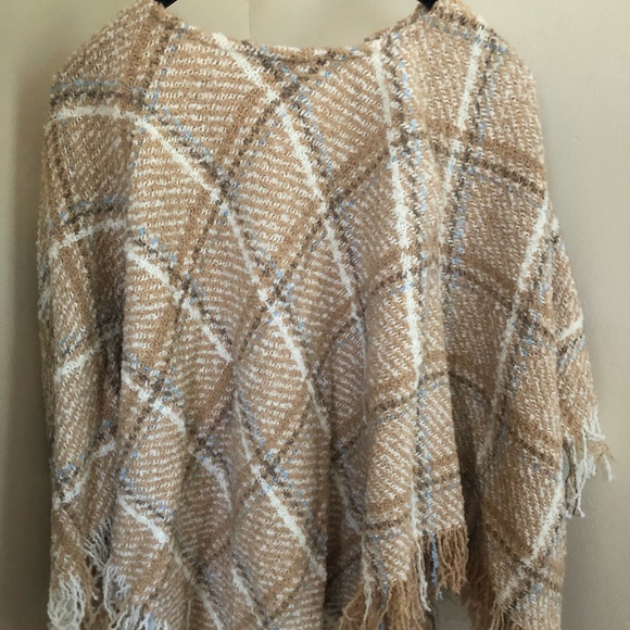 Tan plaid Irish Cape - Picture 2 of 4